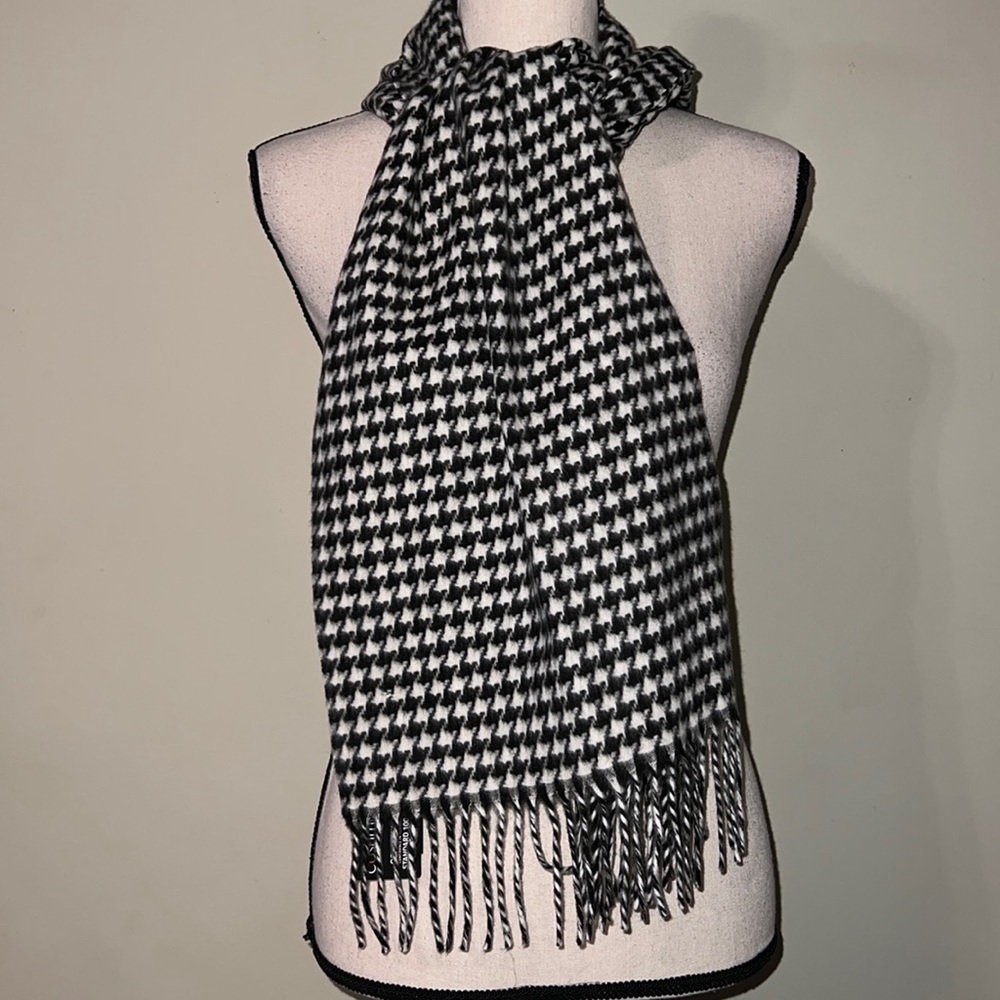 cashmink by V. Fraas warm & cozy black and white print tasseled scarf acrylic